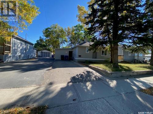 52 10Th Street, Weyburn, SK - Outdoor