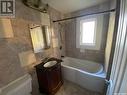 52 10Th Street, Weyburn, SK  - Indoor Photo Showing Bathroom 