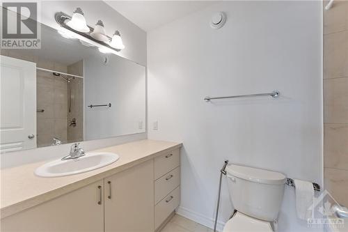 105 Chaperal Private, Ottawa, ON - Indoor Photo Showing Bathroom