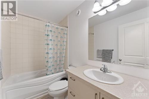 105 Chaperal Private, Ottawa, ON - Indoor Photo Showing Bathroom