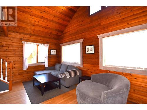 73 Elk Street, Vernon, BC - Indoor Photo Showing Living Room
