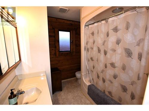 73 Elk Street, Vernon, BC - Indoor Photo Showing Bathroom