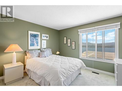 2781 Lakeview Road, Kelowna, BC - Indoor Photo Showing Bedroom