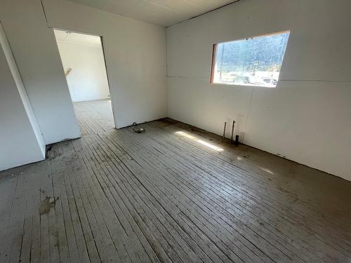 2635 Carson Road, Grand Forks, BC - Indoor Photo Showing Other Room