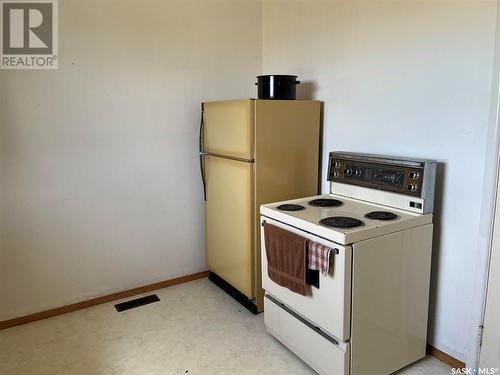 3 Main Street, Verwood, SK - Indoor Photo Showing Kitchen