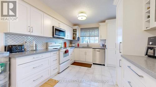 4 - 375 Pioneer Drive, Kitchener, ON - Indoor Photo Showing Kitchen