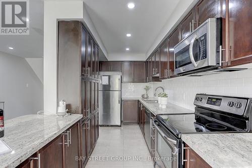 17 Winn Place, Aurora (Bayview Northeast), ON - Indoor Photo Showing Kitchen With Upgraded Kitchen