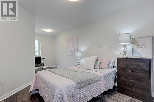 17 Winn Place, Aurora (Bayview Northeast), ON - Indoor Photo Showing Bedroom