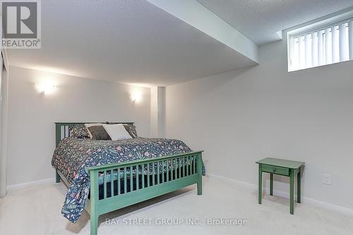 17 Winn Place, Aurora (Bayview Northeast), ON - Indoor Photo Showing Bedroom