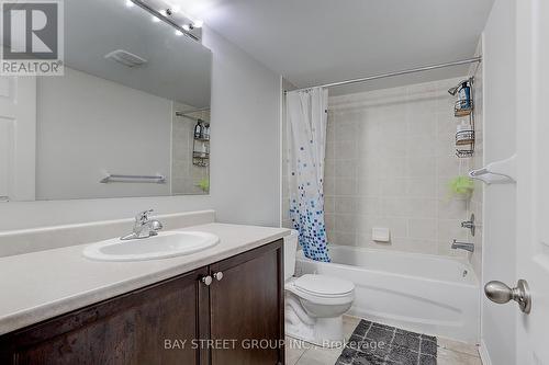 17 Winn Place, Aurora (Bayview Northeast), ON - Indoor Photo Showing Bathroom