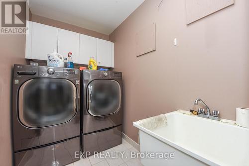 3205 - 35 Kingsbridge Garden Circle, Mississauga (Hurontario), ON - Indoor Photo Showing Laundry Room