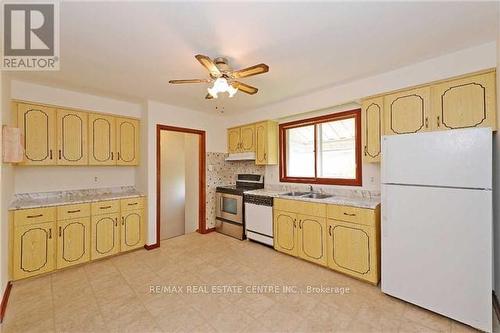 479 Southland Crescent, Oakville, ON - Indoor Photo Showing Kitchen With Double Sink