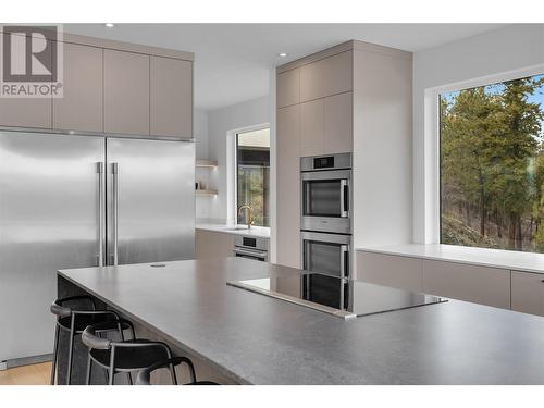 1190 Stoneypointe Court, Kelowna, BC - Indoor Photo Showing Kitchen With Stainless Steel Kitchen