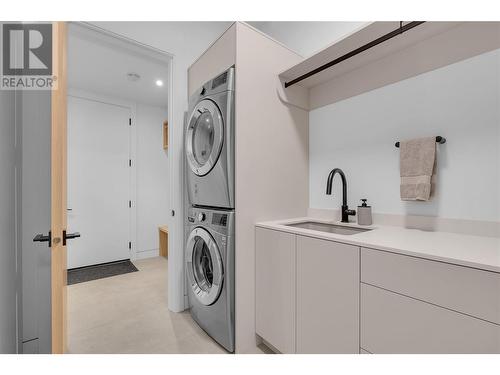 1190 Stoneypointe Court, Kelowna, BC - Indoor Photo Showing Laundry Room