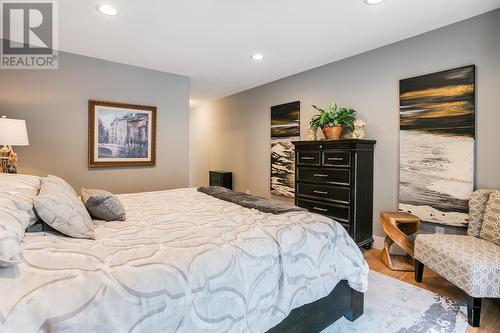 4172 Gallaghers Grove, Kelowna, BC - Indoor Photo Showing Bedroom