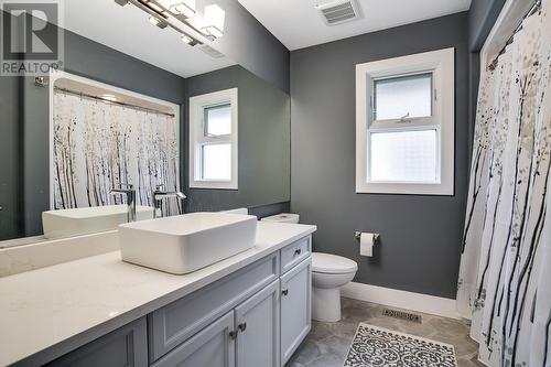 4172 Gallaghers Grove, Kelowna, BC - Indoor Photo Showing Bathroom