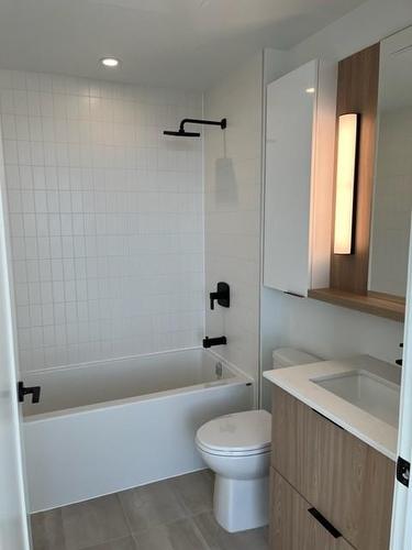 5 Defries Street|Unit #2402, Toronto, ON - Indoor Photo Showing Bathroom
