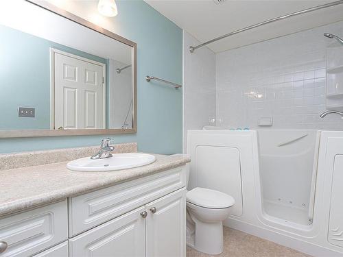 205-2286 Henry Ave, Sidney, BC - Indoor Photo Showing Bathroom