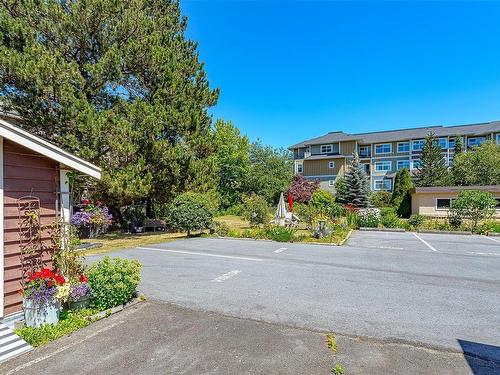 205-2286 Henry Ave, Sidney, BC - Outdoor