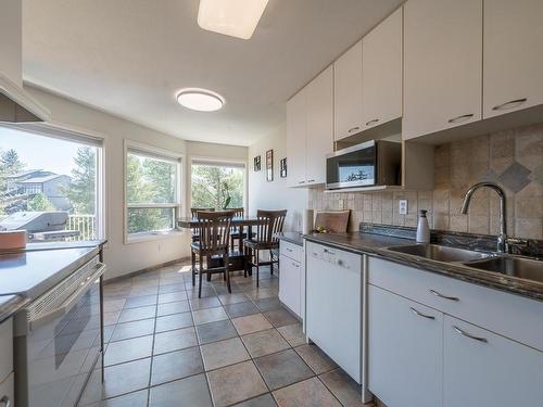 4-1775 Mckinley Crt, Kamloops, BC - Indoor Photo Showing Kitchen With Double Sink