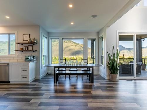 809 Woodrush Crt, Kamloops, BC - Indoor Photo Showing Dining Room