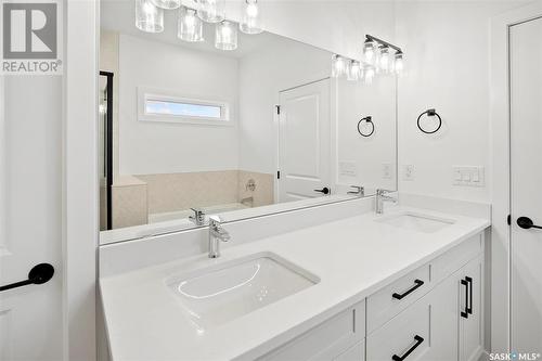 914 Brighton Gate, Saskatoon, SK - Indoor Photo Showing Bathroom