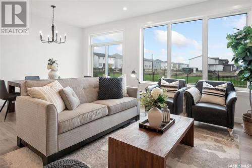 914 Brighton Gate, Saskatoon, SK - Indoor Photo Showing Living Room