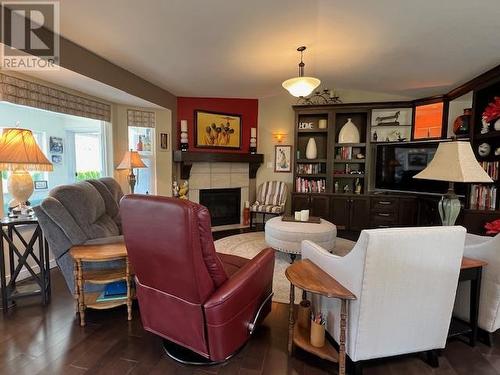 441 4Th Street, Vernon, BC - Indoor Photo Showing Living Room With Fireplace