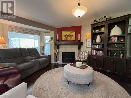 441 4Th Street, Vernon, BC - Indoor Photo Showing Living Room With Fireplace