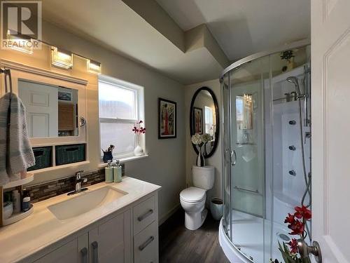 441 4Th Street, Vernon, BC - Indoor Photo Showing Bathroom