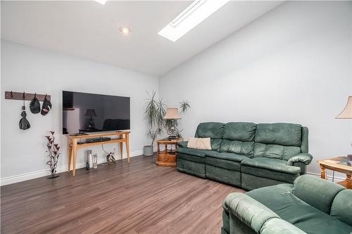 149 East 36Th Street, Hamilton, ON - Indoor Photo Showing Living Room