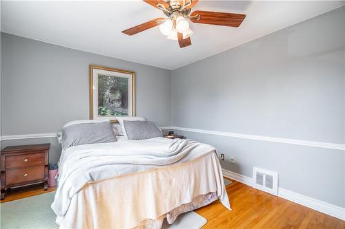 149 East 36Th Street, Hamilton, ON - Indoor Photo Showing Bedroom