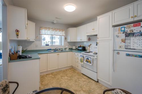 507-2265 Atkinson Street, Penticton, BC - Indoor Photo Showing Kitchen With Double Sink