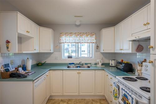 507-2265 Atkinson Street, Penticton, BC - Indoor Photo Showing Kitchen With Double Sink