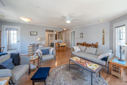 507-2265 Atkinson Street, Penticton, BC - Indoor Photo Showing Living Room