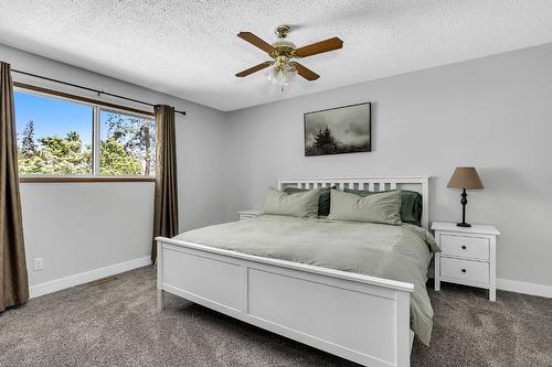 3327 Mciver Road, West Kelowna, BC - Indoor Photo Showing Bedroom