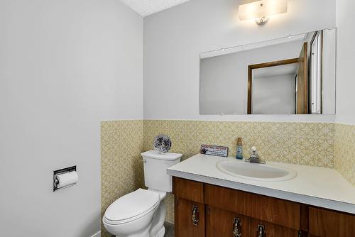 3327 Mciver Road, West Kelowna, BC - Indoor Photo Showing Bathroom