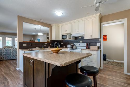 30-950 Lanfranco Road, Kelowna, BC - Indoor Photo Showing Kitchen