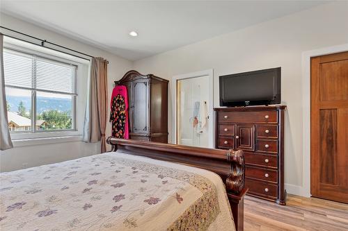 12775 Shoreline Drive, Lake Country, BC - Indoor Photo Showing Bedroom