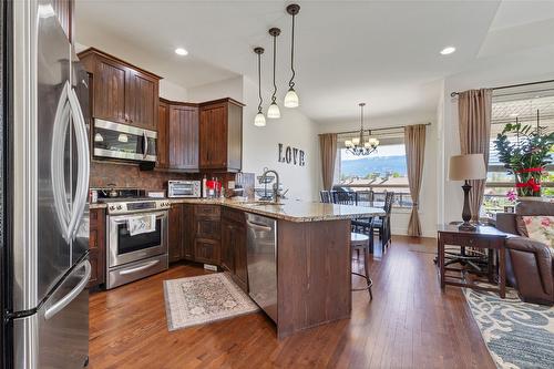 12775 Shoreline Drive, Lake Country, BC - Indoor Photo Showing Kitchen With Stainless Steel Kitchen