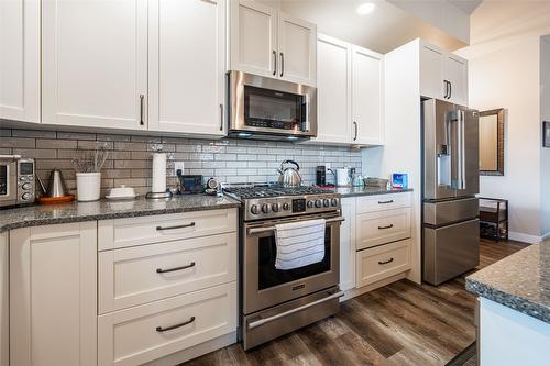 206-3255 Okanagan Street, Armstrong, BC - Indoor Photo Showing Kitchen With Stainless Steel Kitchen With Upgraded Kitchen