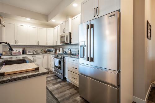 206-3255 Okanagan Street, Armstrong, BC - Indoor Photo Showing Kitchen With Stainless Steel Kitchen With Upgraded Kitchen