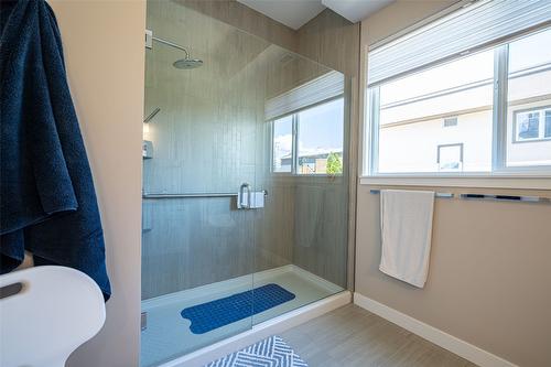 206-3255 Okanagan Street, Armstrong, BC - Indoor Photo Showing Bathroom