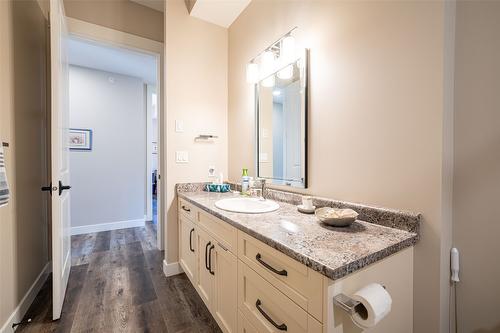 206-3255 Okanagan Street, Armstrong, BC - Indoor Photo Showing Bathroom