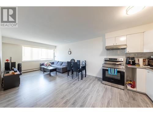 6831 Arcola Street, Burnaby, BC - Indoor Photo Showing Kitchen