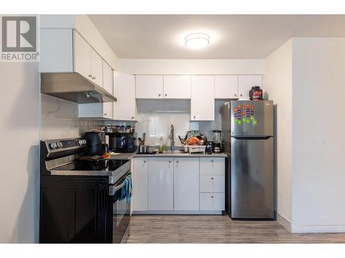 6831 Arcola Street, Burnaby, BC - Indoor Photo Showing Kitchen With Double Sink