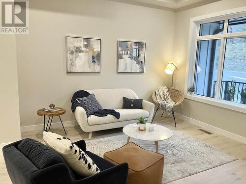 1550 Union Road Unit# 27, Kelowna, BC - Indoor Photo Showing Living Room