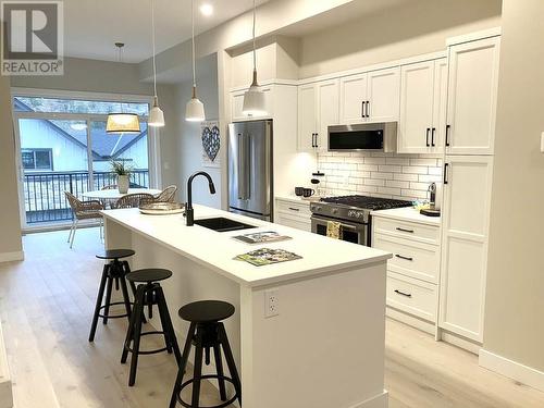 1550 Union Road Unit# 27, Kelowna, BC - Indoor Photo Showing Kitchen With Upgraded Kitchen