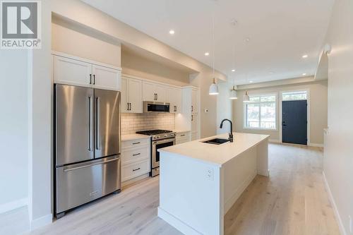 1550 Union Road Unit# 27, Kelowna, BC - Indoor Photo Showing Kitchen With Upgraded Kitchen