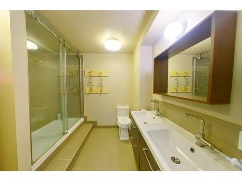 968 Dewdney Way, Kimberley, BC - Indoor Photo Showing Bathroom